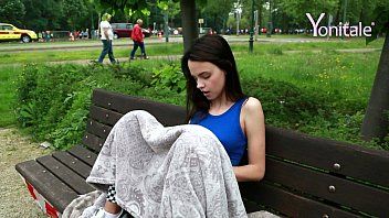 play Xnxx avec des filles animales se masturbant dans le parc