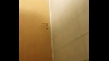 play Eine Krähe bewegt sich im Videochat gut nackt, da sie weiß, wie es am besten geht