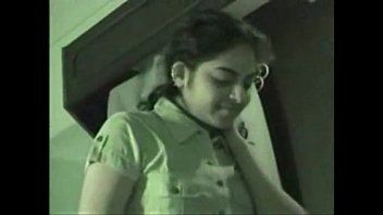 play Ein Amateur-Inder dringt direkt in ihre Muschi ein