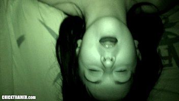 play Una joven filmada de noche cuando folla oralmente y tiene sexo en su coño