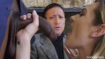 play Schwarz mit großem und dickem Penis dringt in eine feurige nymphomane Frau ein