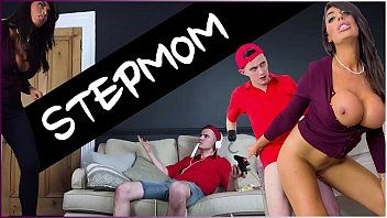 play فتاة سوداء تمارس الجنس مع رجل أبيض وتمارس الجنس الفموي المثير