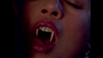 play Xxx der Vampir wird von einem Diener im Palast alt