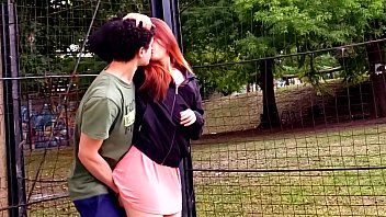 play Baise et sexe hard dans le parc avec mon ami d'école