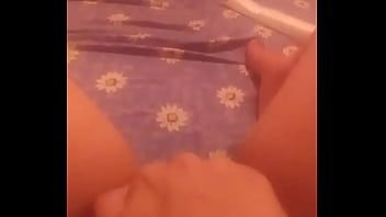 play Der Student reibt den Penis so oft wie nötig