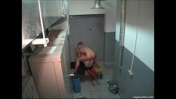 play Filles avec petite chatte serrée ayant des relations sexuelles dans la salle de bain xnxx