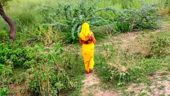 play Encuentro indio caliente al aire libre con sari amarillo: pasión desatada en la jungla
