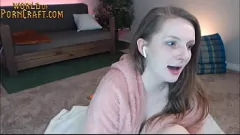 play Jocul intens solo al lui Hairy Camgirl cu Dildo și Buttplug