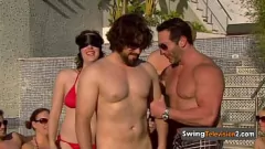 play Swingerii se udă și se sălbatic cu o sesiune de muie în grup