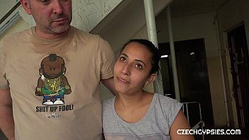 play Real amateur A la mierda con un par de marido y mujer que chupan la polla
