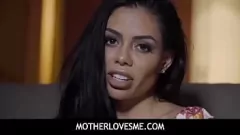 play Kolumbijska skóra MILF Canela nie może powstrzymać się od pragnienia cipki i seksu GF Stepsona