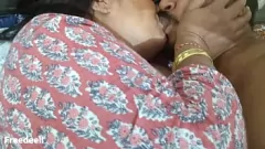play Mi primera vez: Sexo prohibido con mi verdadera madrastra - Full HD Porno
