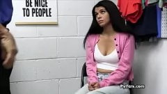 play Adolescente latina traviesa es follada duro después de una búsqueda de cavidades en la oficina en una cámara espía en realidad